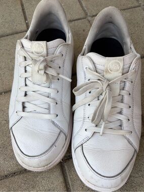 Kizik Women’s 9 Classic White Leather Sneakers - STEP IN